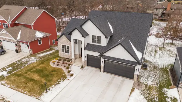 1847 Louis DR, Crown Point, IN 46307