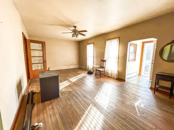 401 Roseberry ST, Hebron, IN 46341