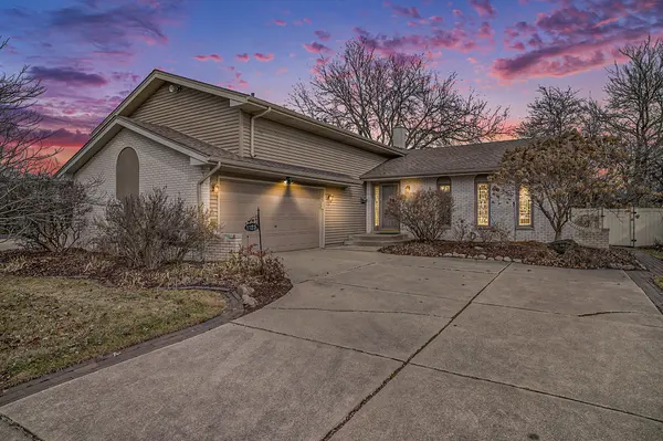 1125 Azalea DR,  Munster,  IN 46321
