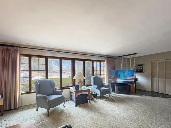 44 Helena DR, Schererville, IN 46375