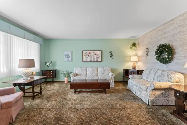 1901 Chippewa Drive, Schererville, IN 46375