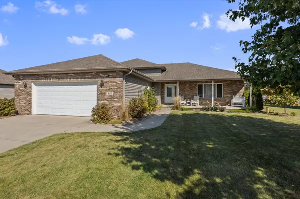 841 Daisy CIR, Demotte, IN 46310
