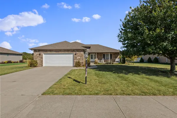 841 Daisy CIR, Demotte, IN 46310