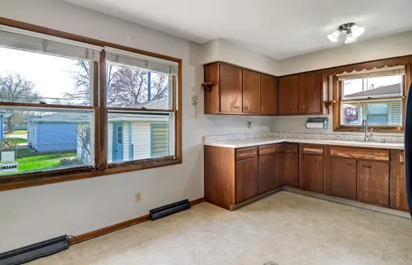 3032 W 98th Place, Highland, IN 46322