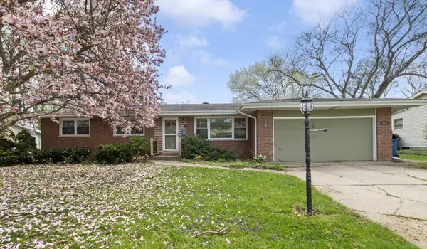 407 E Elizabeth DR, Crown Point, IN 46307