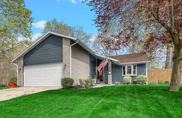 205 Lakeside DR, Valparaiso, IN 46383