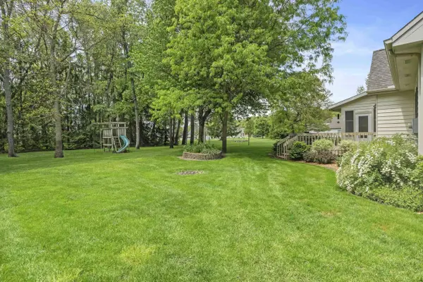 11584 Lilac ST, Demotte, IN 46310
