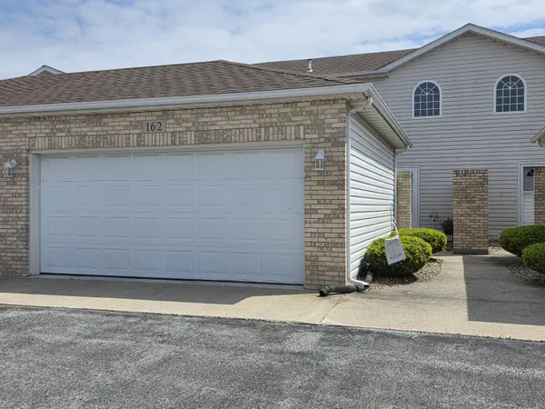 162 Mallard Pointe DR #162, Valparaiso, IN 46385