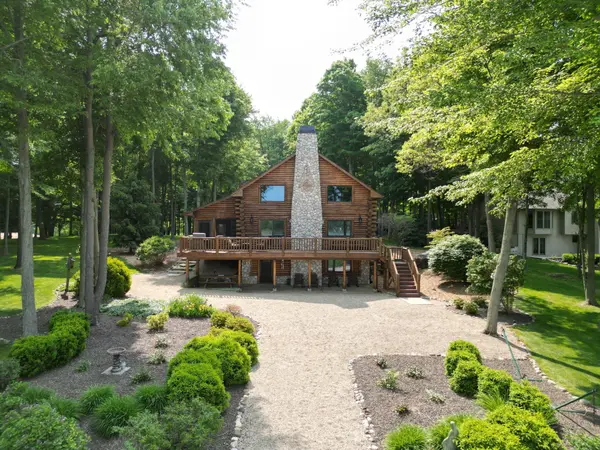 7223 E Hudson Pointe LN, New Carlisle, IN 46552
