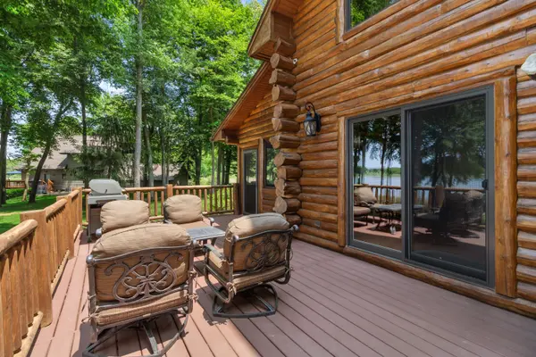 7223 E Hudson Pointe LN, New Carlisle, IN 46552