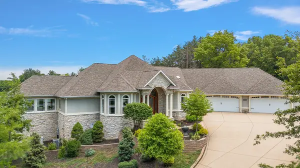 77 Liberty Lakes DR, Valparaiso, IN 46385