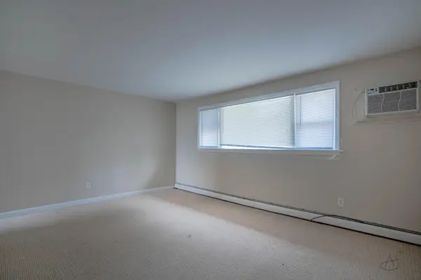 7920 North Drive, Highland, IN 46322