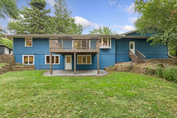 12516 Dominick CIR, Minnetonka, MN 55343