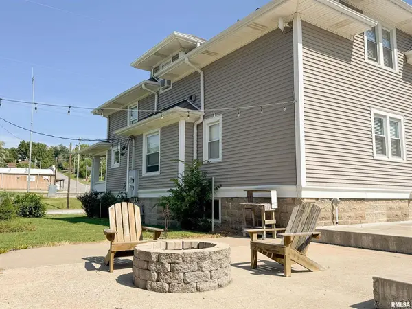102 SE FRONT ST, Dongola, IL 62926