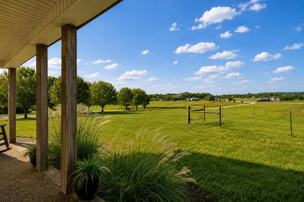 1883 Sawgrass Ln, Chapel Hill, TN 37034
