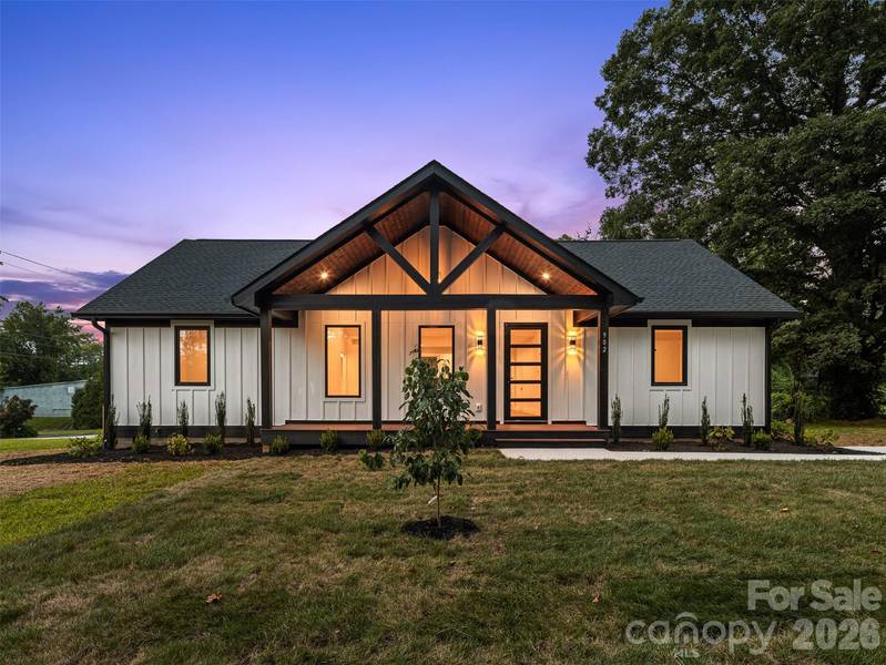 902 Narva RD, Hendersonville, NC 28792