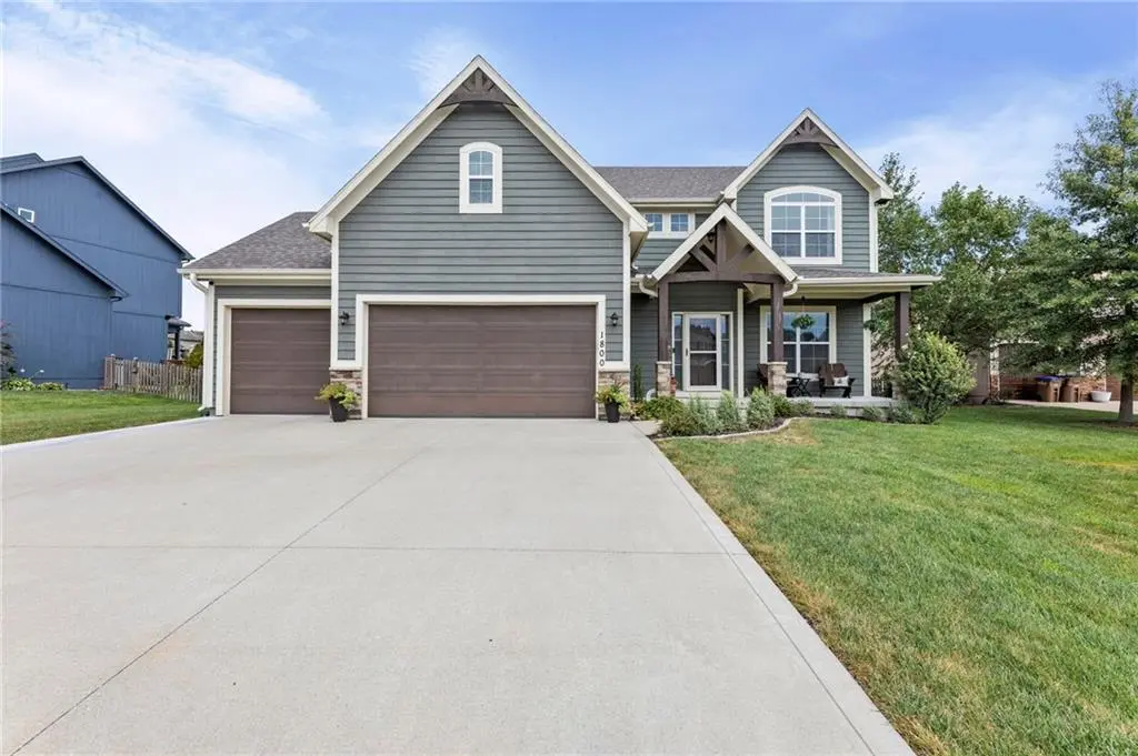 1800 Knoll Creek LN, Raymore, MO 64083