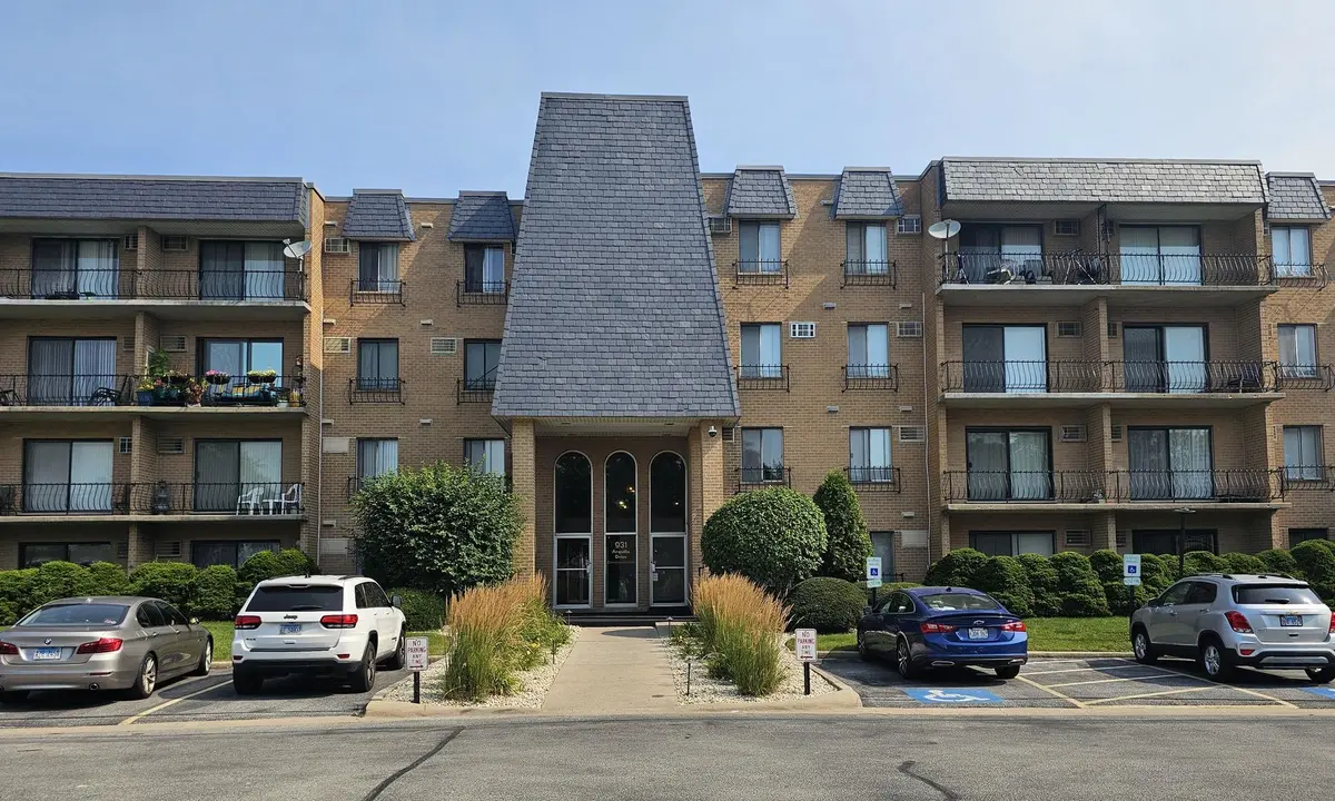 931 W Arquilla DR #431, Glenwood, IL 60425