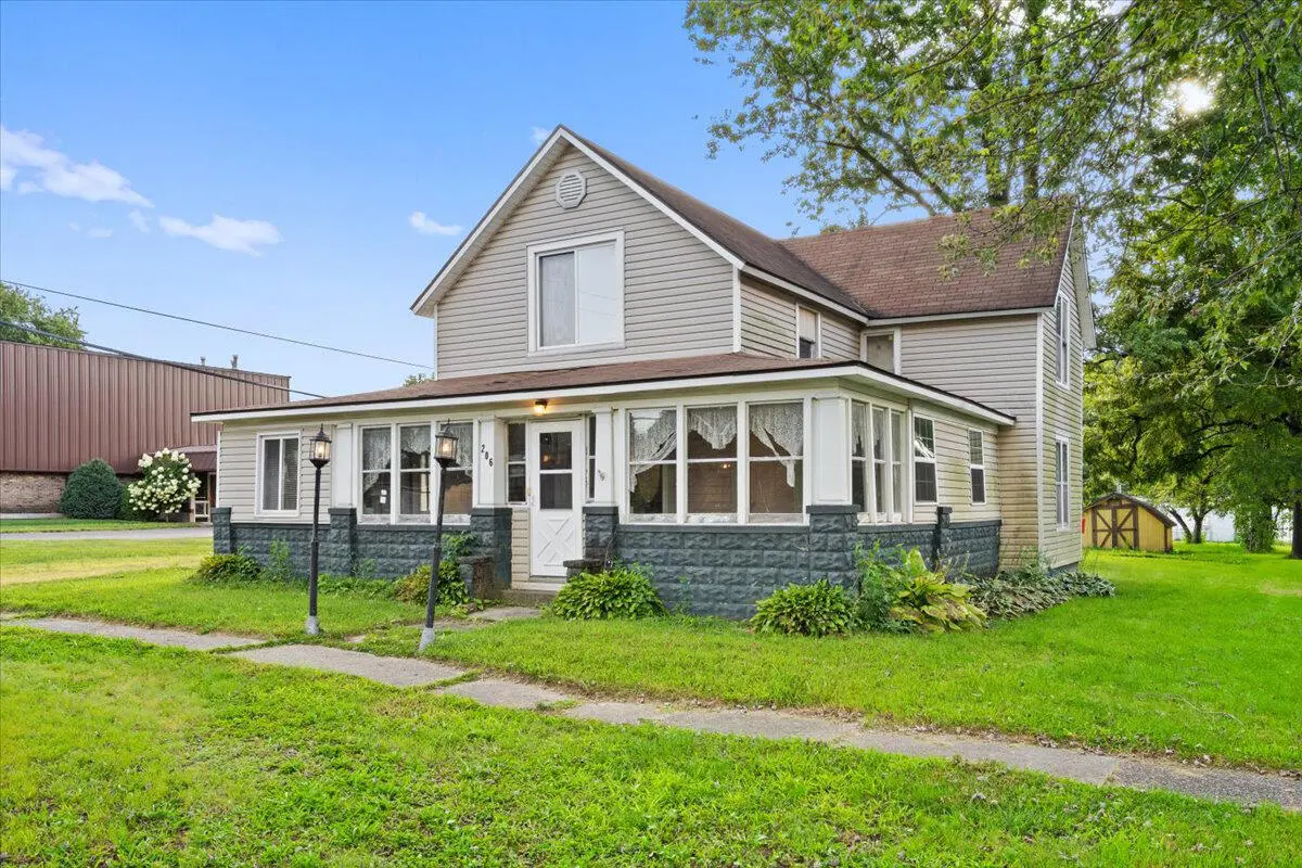206 S Main ST, Morocco, IN 47963
