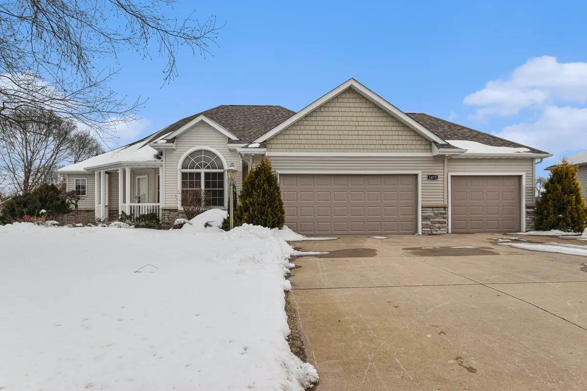1673 N Summit DR, La Porte, IN 46350