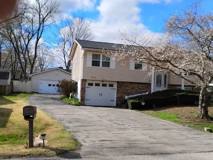 7455 Oaklawn Drive, Newburgh, IN 47630