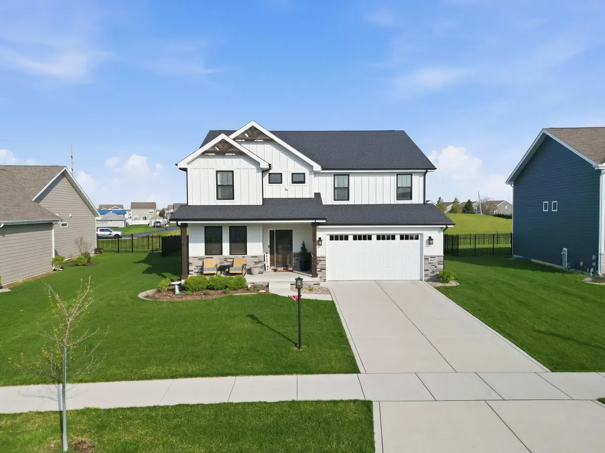 10423 Juniper LN, St. John, IN 46373