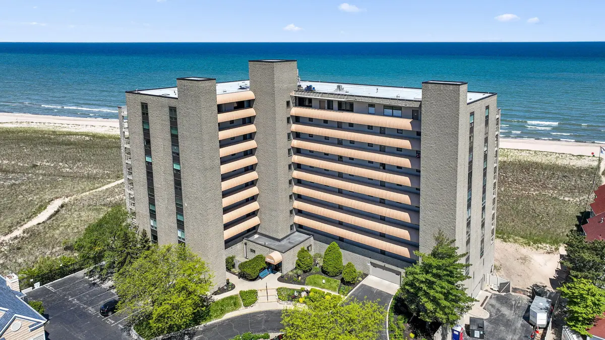 100 Lake Shore DR #806, Michigan City, IN 46360