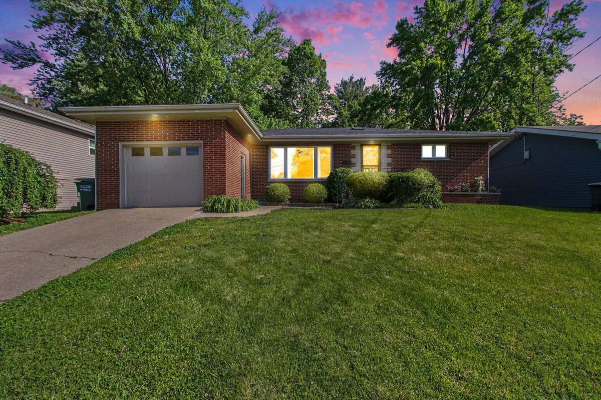 1305 Wood ST, Valparaiso, IN 46383