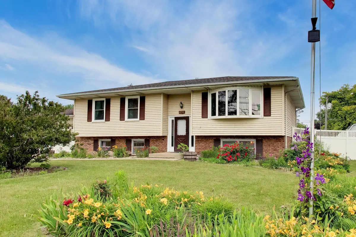 6712 Old Porter RD, Portage, IN 46368