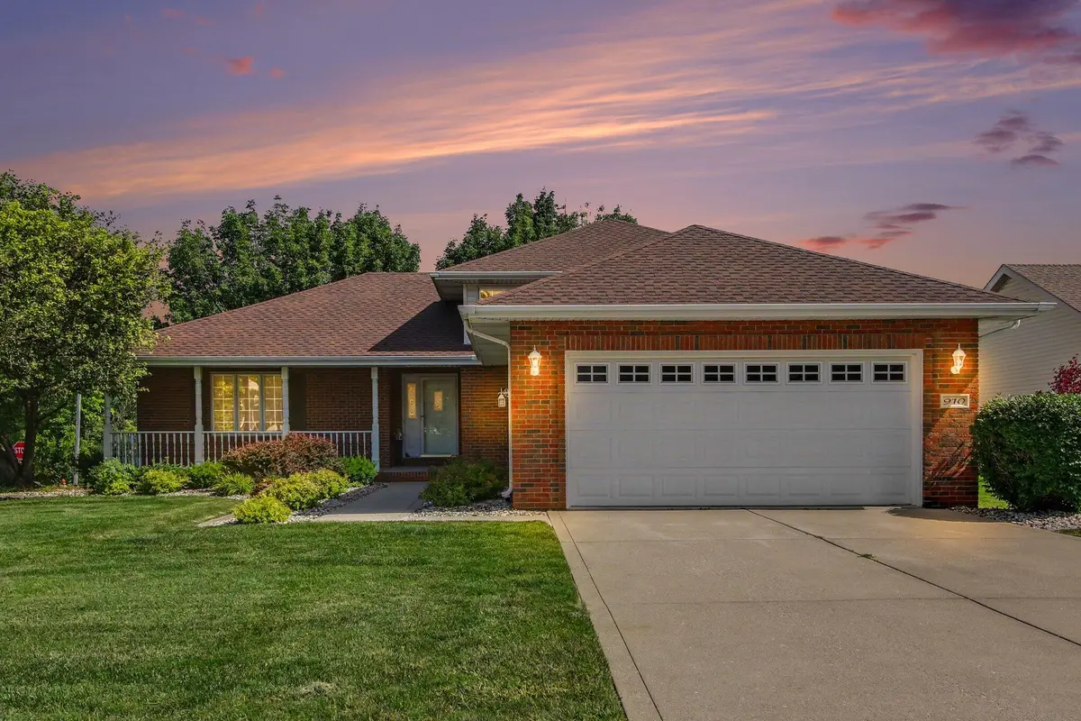910 Doe Path LN, Crown Point, IN 46307
