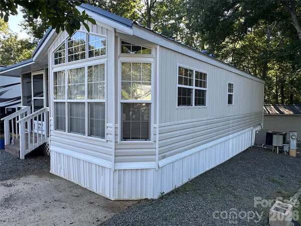 114 Walnut CIR, New London, NC 28127