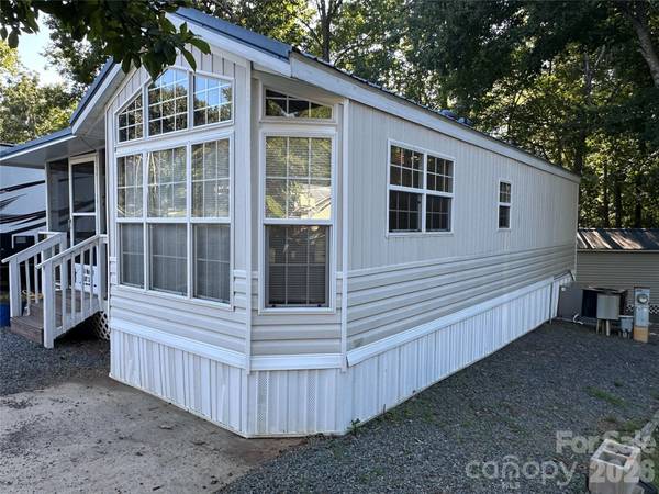 114 Walnut CIR, New London, NC 28127