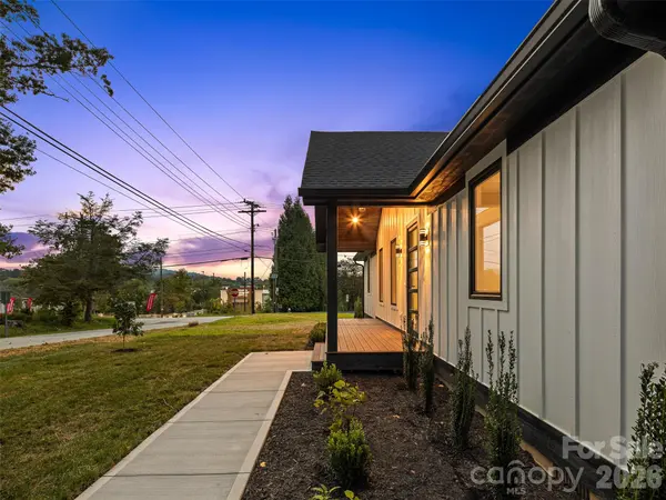 902 Narva RD, Hendersonville, NC 28792