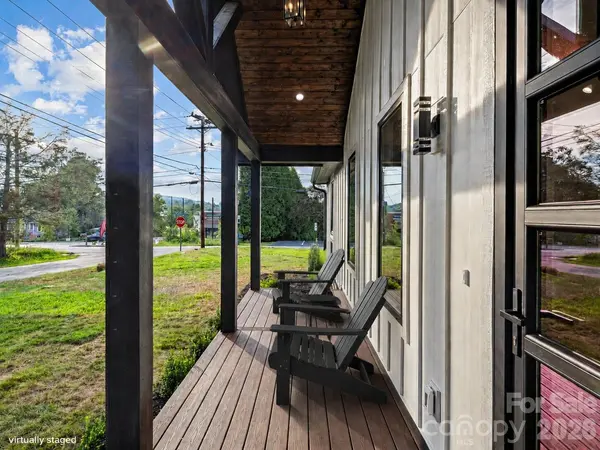 902 Narva RD, Hendersonville, NC 28792