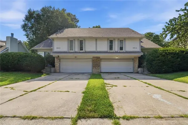 612 SE Kristi LN, Lee's Summit, MO 64063