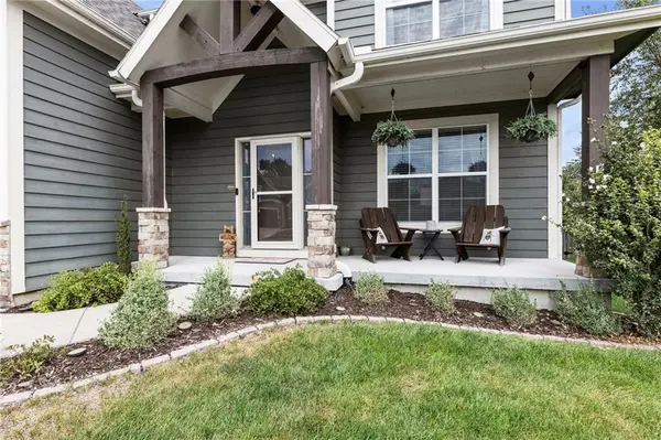 1800 Knoll Creek LN, Raymore, MO 64083