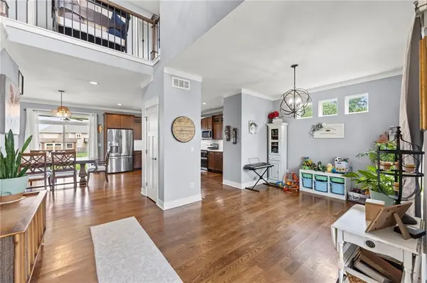 1800 Knoll Creek LN, Raymore, MO 64083