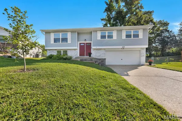 400 Coventry LN, Manchester, MO 63021