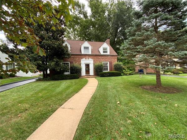 6 Hawthorne CT, Oakland, MO 63122