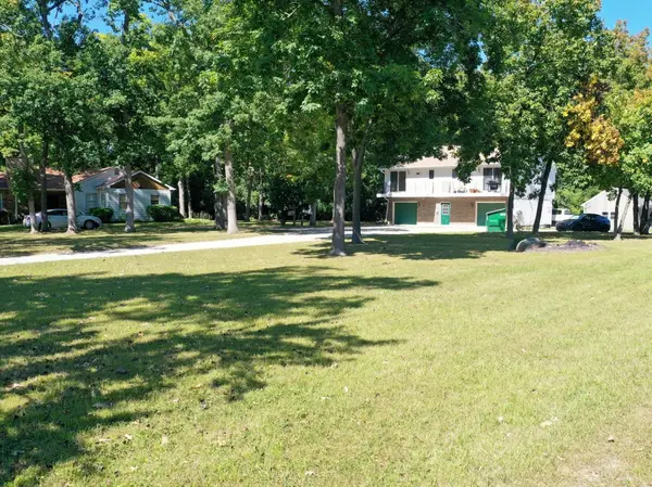 18238 W Gages Lake RD, Grayslake, IL 60030