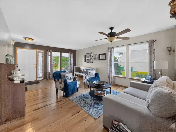 909 Walnut DR, Kirkland, IL 60146