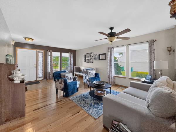 909 Walnut DR, Kirkland, IL 60146