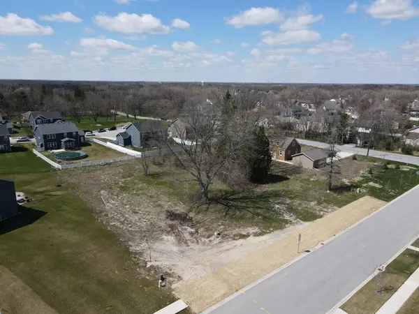 2910 Amberleigh LN,  Schererville,  IN 46375