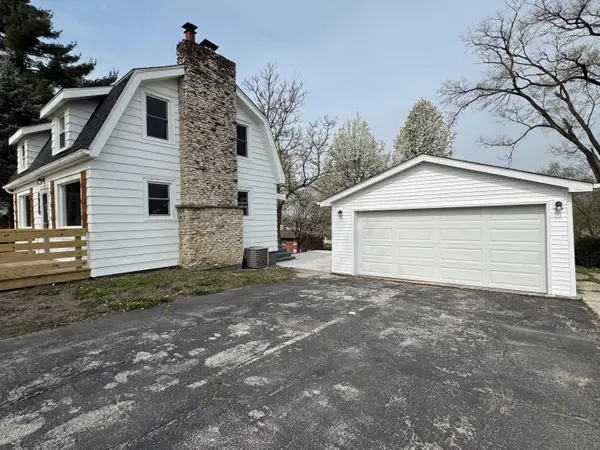 10636 Schneider PL, St. John, IN 46373