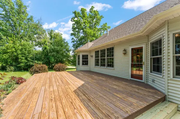 1507 Woodbine DR, Valparaiso, IN 46383