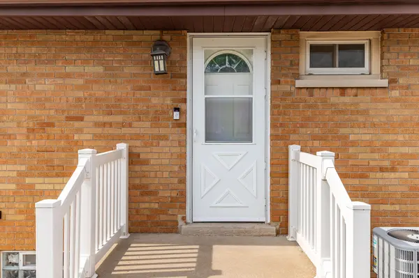 7911 Madison AVE, Munster, IN 46321