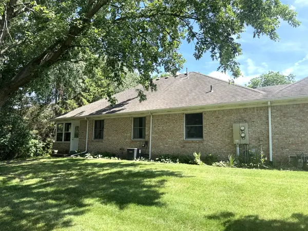 641 D Begonia ST, Demotte, IN 46310
