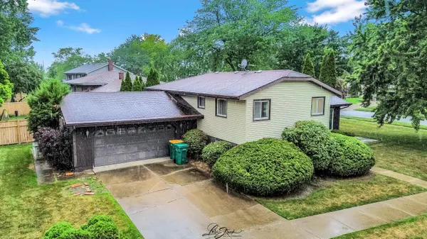9421 Cottonwood Drive, Munster, IN 46321