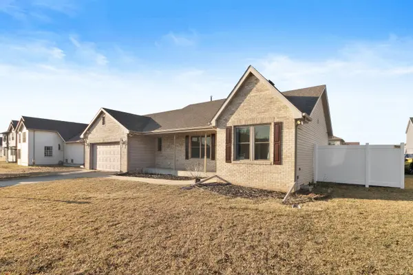 814 Seminole DR, Lowell, IN 46356