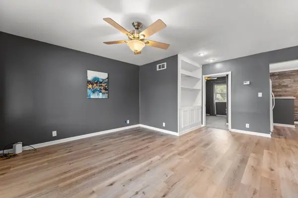 1220 W 37th Place, Hobart, IN 46342